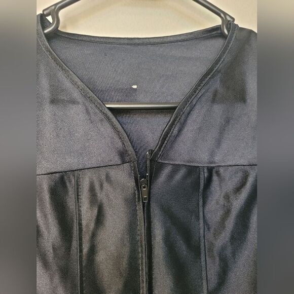 Graduation Gown Black Unknown Size - Picture 2 of 4